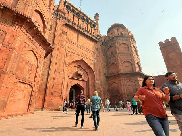 インド首都の世界遺産「赤い城」近くで爆発　8人死亡、20人けがか