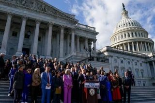 米政府機関の一部閉鎖を解除へ　つなぎ予算案が議会通過