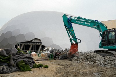 万博閉幕から1カ月　解体進むパビリオン、大屋根リング内側でも