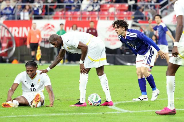 「ベンチへの謝罪、当たり前ではない」　ガーナ監督が田中碧に感謝