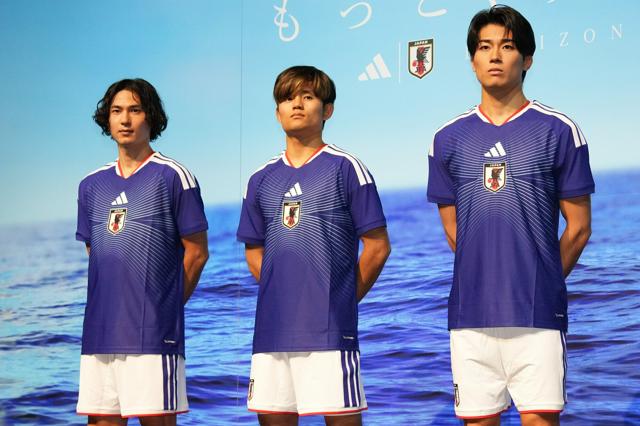 サッカー日本代表、「水平線」ユニで初陣　過去に「富士山」「円陣」