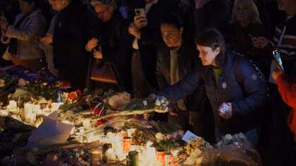 130人死亡のパリ同時多発テロから10年、各地で追悼　マクロン大統領が演説で犠牲者へ哀悼の意