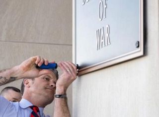 米、「戦争省」に看板かけ替え　国防長官、名称浸透狙い