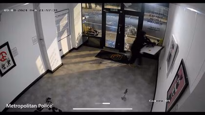 バンクシー代表作「風船と少女」署名入り版画を盗んだ罪で49歳の男に禁錮1年1カ月判決　男の逮捕後作品も無事回収　イギリス