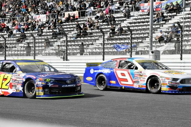 米人気レース｢ナスカー｣車両が富士SW走行　日米交流の狙い色濃く