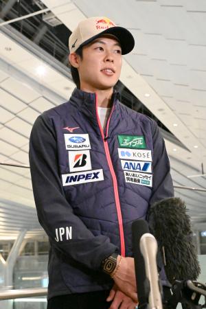 小林陵侑「わくわくしている」　Ｗ杯へ出発、高梨も