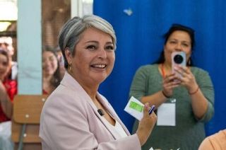 チリ大統領選、１２月決選投票へ　左右両派の対決、対米関係争点