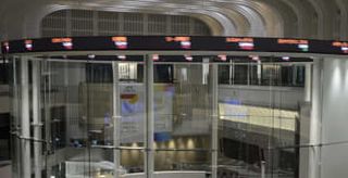 東証、一時5万円割れ　インバウンド銘柄に売り