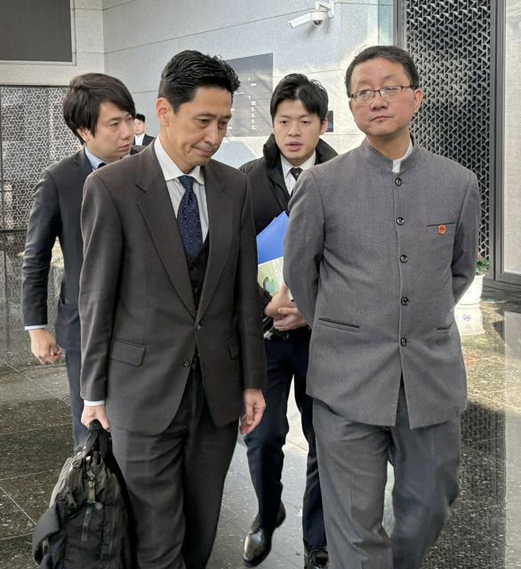 日本は対抗措置に反論、中国は首相答弁の撤回要求　日中局長協議