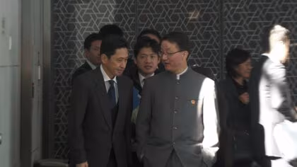 中国外務省はポケットに手を突っ込み…日本外務省との協議「満足してない」吉本新喜劇上海公演中止に「クレヨンしんちゃん」は公開延期に