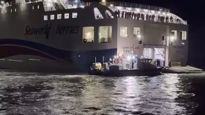 韓国で267人乗せた旅客船が座礁、5人負傷　浸水など確認されず　救助活動続く