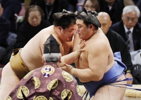 両横綱、安青錦が首位守る　琴桜７勝目、九州場所１２日目
