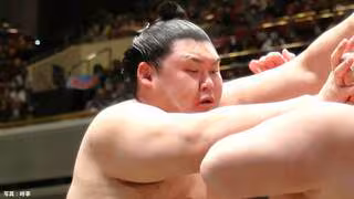 大の里、連敗止めトップ死守 ！ 年間70勝に到達　安青錦も2敗守り新関脇で10勝目【大相撲九州場所】