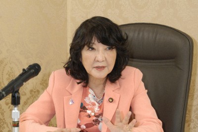 片山財務相、為替介入は「当然考えられる」　円安進行受け