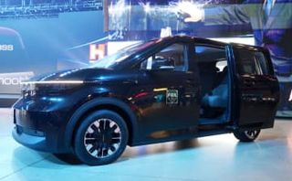 台湾の鴻海、AI分野を強化　日本向けEVタクシーも