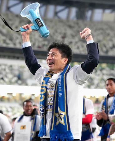 町田の藤田晋社長、続投に意欲　「どんどん強くしていきたい」