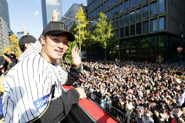 阪神リーグ優勝パレードに20万人　主砲「連覇と日本一は来年に」