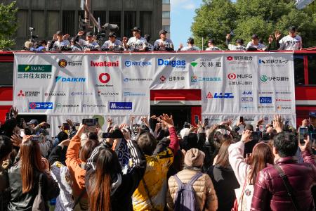 阪神、大阪で優勝パレード　御堂筋で２年ぶり、監督ら参加