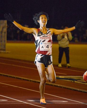 陸上男子１万メートルで日本新　鈴木芽吹、記録を３秒８８更新