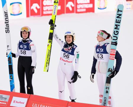 夏の女王、圧倒的な強さで初勝利　Ｗ杯開幕戦、丸山が満面の笑み