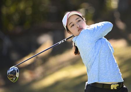 呉佳晏が単独首位、木戸２位　エリエール女子ゴルフ第３日