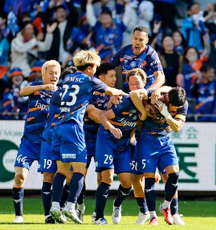 Ｊ２、長崎が水戸を下して首位　昇格争いは最終節へ