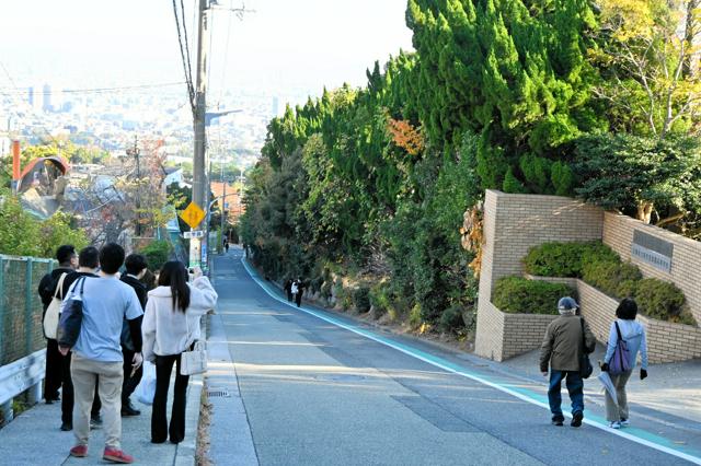 キョン、「北高」の１日限定開放よ！　「ハルヒの聖地」に1千人来場