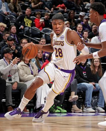 レーカーズの八村塁は１３得点　ＮＢＡジャズ戦、チーム４連勝