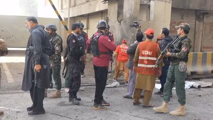 パキスタン北西部ペシャワルで治安部隊の施設を武装集団が襲撃　14人死傷