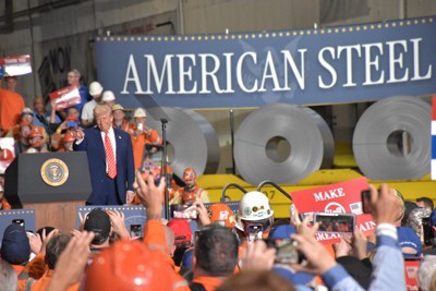 トランプ氏、USスチール取締役に米商務省顧問を選任　「黄金株」で