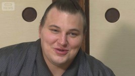 戦禍を逃れ日本で“夢”を実現　一夜明け会見…大相撲・安青錦が両親に優勝報告