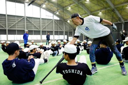 イチローさん、福岡で野球指導　神宮大会覇者の九国大付高に