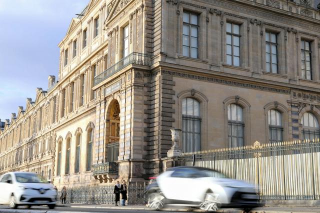 ルーブル宝飾品盗難、実行犯全員の身柄確保か　被害品なお見つからず