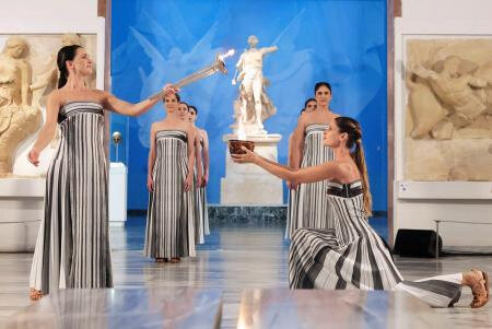 ミラノ五輪、聖火の採火式開催　悪天候影響で屋内実施