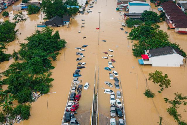 タイ南部で洪水、18人死亡　空港滑走路も冠水、外国人多数が足止め