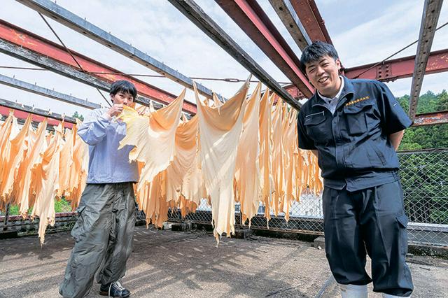 「後悔しない道選んだ」商社を辞め、家業の鹿革職人に　桂天吾がゆく