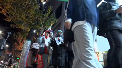 「中国人出て行け」韓国で“反中国”デモ拡大…「日本がうらやましい」の声も　団体旅行客へのビザ免除で中国人観光客増加