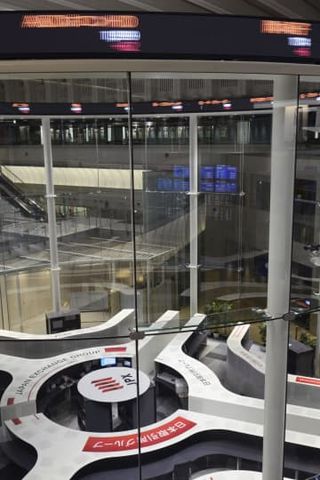 東証続伸、86円高　鉄鋼株や海運株が買われる