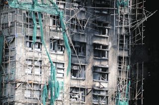 死者少なくとも128人…香港タワマン火災　なお多数が不明　高まる「竹製の足場」批判、動き始めた「支援」