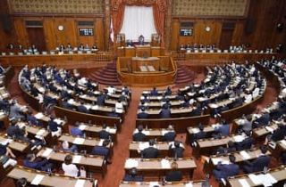 ガソリン減税法が成立　年末に1リットル25円負担抑制