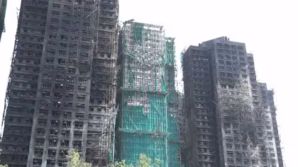 【中継】香港高層住宅火災94人死亡、火や煙は見えない状態に　「不明者279人」は24時間以上更新されず