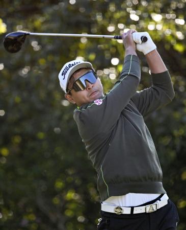 男子ゴルフ、鈴木晃祐が首位浮上　第２日、松坂大輔は途中棄権