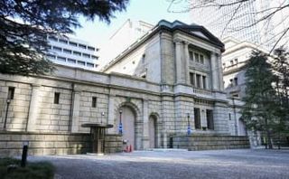 日銀、円安進行を警戒　物価高に懸念、利上げ観測も