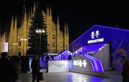 五輪・パラへメガストア開業　ミラノの大聖堂前広場