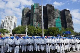 香港火災、約１５０人安否不明　政府は批判回避に躍起