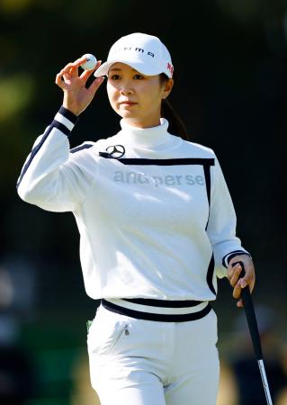 女子ゴルフ、金沢と鈴木が首位　ツアー選手権最終戦第３日