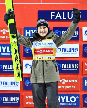 丸山希が開幕３連勝　Ｗ杯ジャンプ女子第３戦
