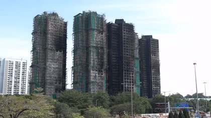 香港高層住宅火災　改修工事の関係者ら新たに8人逮捕