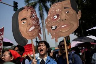 フィリピン汚職全容「説明しろ」　大統領府へ３千人がデモ行進