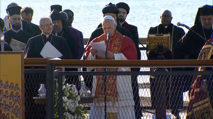 ローマ教皇レオ14世が｢ブルーモスク｣訪問　キリスト教とイスラム教の対話の重要性示す